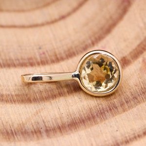 Colgante Solitario de Citrino Redondo Natural con Bisel de Oro Sólido de 14K |   Amuleto de Piedra Preciosa Amarilla, Joyería Fina, Regalo para Mujer - Product Image 6