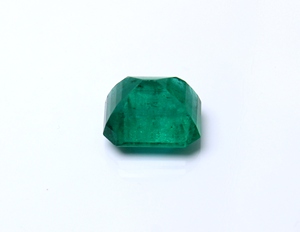 Piedra de Esmeralda de Rajastán Verde Intenso Natural Certificada de 5.38 Quilates - Corte Octogonal Grande en Escalones para Joyería Personalizada para Hombre y Mujer - Product Image 4
