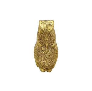 Figura compacta de búho de latón texturizado con plumas detalladas. Clásico y sabio ídolo Vastu disponible a precio de mayorista - Product Image 1