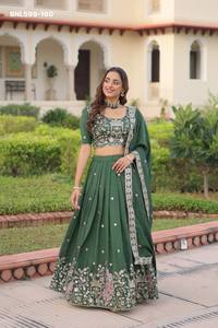 Conjunto de Lehenga-Choli y Dupatta de seda Vichitra con lentejuelas y bordados, ideal para festivales, de aspecto elegante - Exportador de moda femenina - Product Image 5