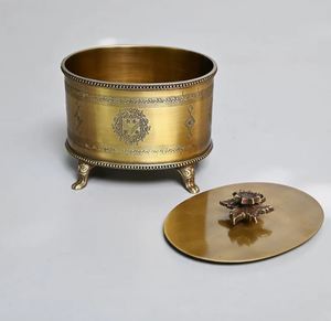 Caja ornamental de latón, ideal como caja de regalo para frutos secos, también puede ser utilizada para guardar joyas y otros pequeños objetos decorativos elegantes. - Product Image 4