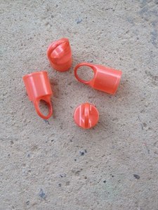 Palo de escoba de madera de grado de madera de eucalipto con revestimiento de PVC de color grueso y tapa del mismo color Escobas y recogedores de Vietnam - Product Image 3