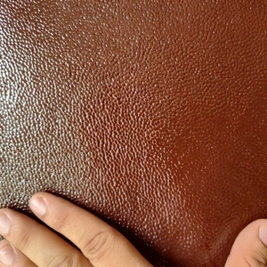 Cuero genuino con textura granulada de color marrón, adecuado para bolsos personalizados, zapatos, artesanías, carteras y accesorios para proyectos. - Product Image 4