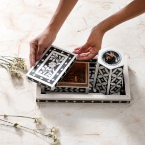 Brûleur d'encens Bakhoor de luxe en os incrusté avec plateau de service décoratif - Product Image 1