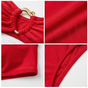 Ensemble de bikini bandeau rouge avec détails ajourés et bas string, maillot de bain pour femme - Product Image 4