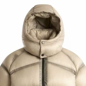 Veste matelassée à capuche translucide pour homme, manteau chaud et isolé pour l'hiver, veste à capuche élégante parfaite pour les journées froides, vêtement décontracté. - Product Image 3
