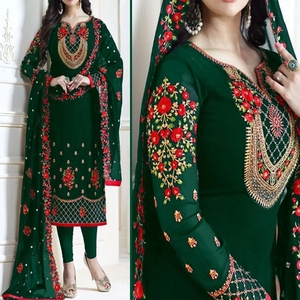 Ensemble shalwar kameez 3 pièces en chiffon traditionnel de haute qualité pour femmes, avec châle brodé pour mariage et fête - Product Image 5