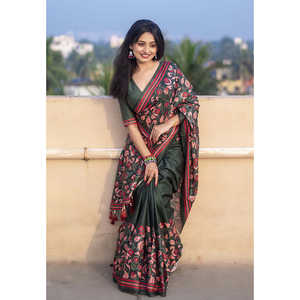 Sari Kolam de Seda con Estampado Katha, Color Verde Botella, para Vestidos de Cóctel - Product Image 4