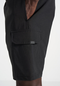 Shorts cargo noirs pour hommes, taille élastique, séchage rapide, poches, longueur bermuda, style décontracté, couleur unie, polyester tissé - Product Image 3