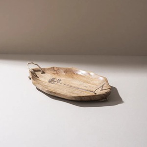 Bandeja de servir rústica de madera con asas de cuerda, diseño de vetas de madera natural para aperitivos y postres - Product Image 2