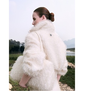 แจ็คเก็ตผู้หญิง MOQ ต่ำ แจ็คเก็ตบอมเบอร์ขนโมแฮร์แต่งหนัง ARI SILK  คอตั้ง ซิปหน้า แจ็คเก็ตฤดูหนาวสำหรับผู้หญิง - Product Image 4