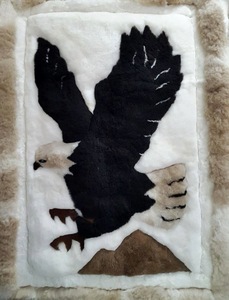 Alfombra de lujo de piel de alpaca con diseño animal - Product Image 3