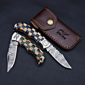 Cuchillo Plegable Artesanal UA Supplies de Acero de Damasco con Bloqueo Trasero, Grado Industrial, Mango de Madera Mosaico, Hoja Drop Point, Funda de Cuero 1 - Product Image 2