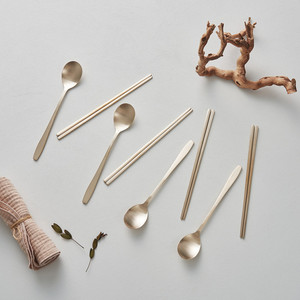 NOBBAN Anseong Ensemble de cuillères pour 4 personnes en bronze forgé à la main et gravé, style palais royal coréen traditionnel Bangjja Yugi - Product Image 2