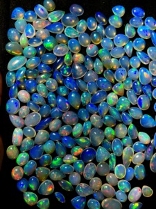 Ópalo Azul Etíope Natural Cabujón Pulido, Piedra Suelta de Ópalo Azul, Fabricante y Proveedor Mayorista de Joyería - Product Image 1