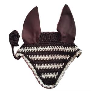 Bonnet anti-mouches pour cheval bicolore, crocheté à la main, avec oreilles élastiques, marron et crème, protège-oreilles pour cheval - Product Image 1