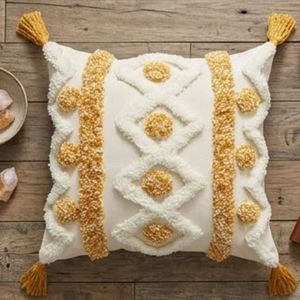 Coussin décoratif bohème brodé carré crème jaune à motif géométrique avec pompons, housse de coussin lavable - Product Image 5