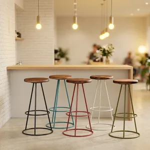 Tabouret de bar moderne scandinave avec assise en bois et structure métallique bleue, tabouret de comptoir durable - Product Image 5