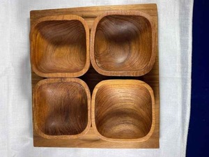Plateau de service carré en bois fait main, design minimaliste, bois naturel poli, vaisselle de cuisine - Product Image 1