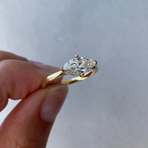 Bague en moissanite taille marquise 1,25 carat, plaquée or jaune 14K sur argent, bague solitaire minimaliste pour usage quotidien - Product Image 1