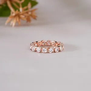 Bague Éternité Élégante en Or Rose Sertie de Moissanite pour Femme, Bijou Délicat pour Mariage et Anniversaire, Cadeau Personnalisé pour Elle - Product Image 3