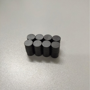 Piccolo Magnete in Ferrite Nero Carbone per Bomboniere Matrimonio 10x3 <span class=keywords><strong>mm</strong></span> - Product Image 2