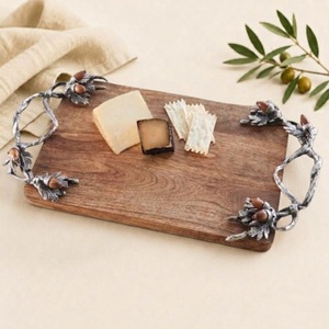 Bandeja de servir rectangular de madera de acacia hecha a mano con asas de peltre de lujo con diseño de rama de olivo, tabla de quesos y charcutería de lujo en oferta - Product Image 1