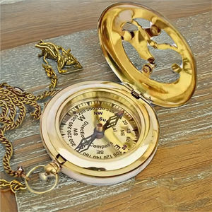 Brújula Solar de Latón con Diseño de Brújula Direccional, Accesorio de Metal Grabado, Diseño Moderno de Mediados de Siglo, Decoración para el Hogar - Product Image 5