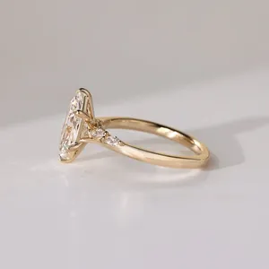 Anillo de Diamantes Corte Marquesa Holandés en Oro Sólido con Delicadas Piedras Laterales, Elegante Anillo de Compromiso para Mujer, Joyería Fina de Lujo - Product Image 3