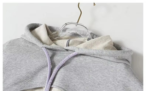 Sudadera con capucha corta gris para mujer con mangas abullonadas y diseño de recorte frontal, sudadera de punto de color liso - Product Image 6