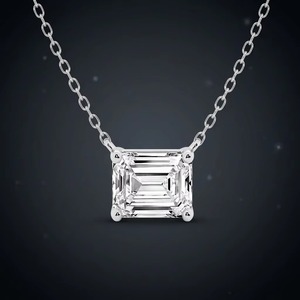Colgante Solitario Rectangular de Esmeralda Tallada en Forma de Escalón con Diamantes en Oro Blanco de 14K (Joyería Fina Nupcial de Alta Costura Arquitectónica) - Product Image 1