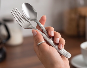 Ensemble de couverts Hmmered Artisan en acier inoxydable poli miroir, texture martelée intégrale, pour la maison, les restaurants et les tables de fête - Product Image 2