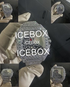 Montre-bracelet carrée pour homme en acier inoxydable, cadran en verre, boîtier en acier inoxydable entièrement serti de moissanite, bracelet à fermoir 10 - Product Image 4