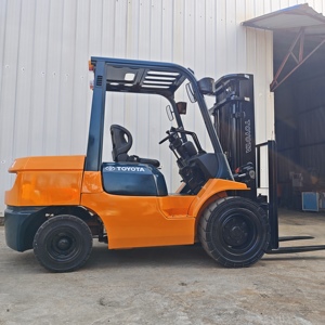 מלגזה דיזל משומשת של טויוטה <span class=keywords><strong>3</strong></span> טון דגם FD30, גובה הרמה 4 מטר, <span class=keywords><strong>5</strong></span> טון, 4 טון, <span class=keywords><strong>3</strong></span> טון, עם מנוע יפני - Product Image 1