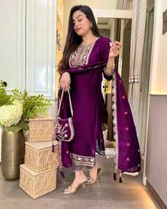 Présentation du nouveau ensemble Salwar Kameez haut de gamme, pantalon et dupatta, dans un style élégant pour les occasions de fête - Product Image 3