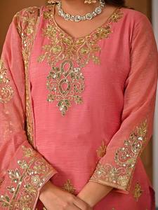 Ensemble Anarkali en soie brodée rose avec dupatta, tenue de mariage traditionnelle pour femmes, longueur au sol, coupe régulière, ensemble indien pakistanais - Product Image 4