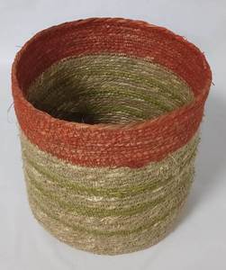 Panier de rangement élégant en jonc de mer naturel avec couvercle et panier cadeau rond en corde tressée à la main pour l'organisation de la maison et des hôtels, disponible en différentes tailles - Product Image 6