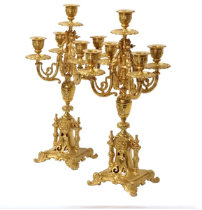 Magnifique candélabre bicolore avec figurines sombres et bras en feuilles d'or, disponible à prix de gros. - Product Image 4