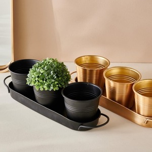 Pots et jardinières d'intérieur et d'extérieur très demandés, design durable et résistant pour les jardins, disponibles à la vente - Product Image 6