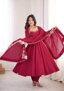 Robe Anarkali brodée marron avec dupatta, tenue traditionnelle indienne et pakistanaise pour femme, coupe midi ample en polyester, idéale pour mariage - Product Image 3