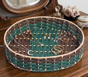 ตะกร้าหวายทรงกลมทำมือรักษ์โลก พร้อมการสานสีเขียวโบราณและสีน้ำตาลสองเฉดบนโครงสร้างที่แข็งแรง - Product Image 3