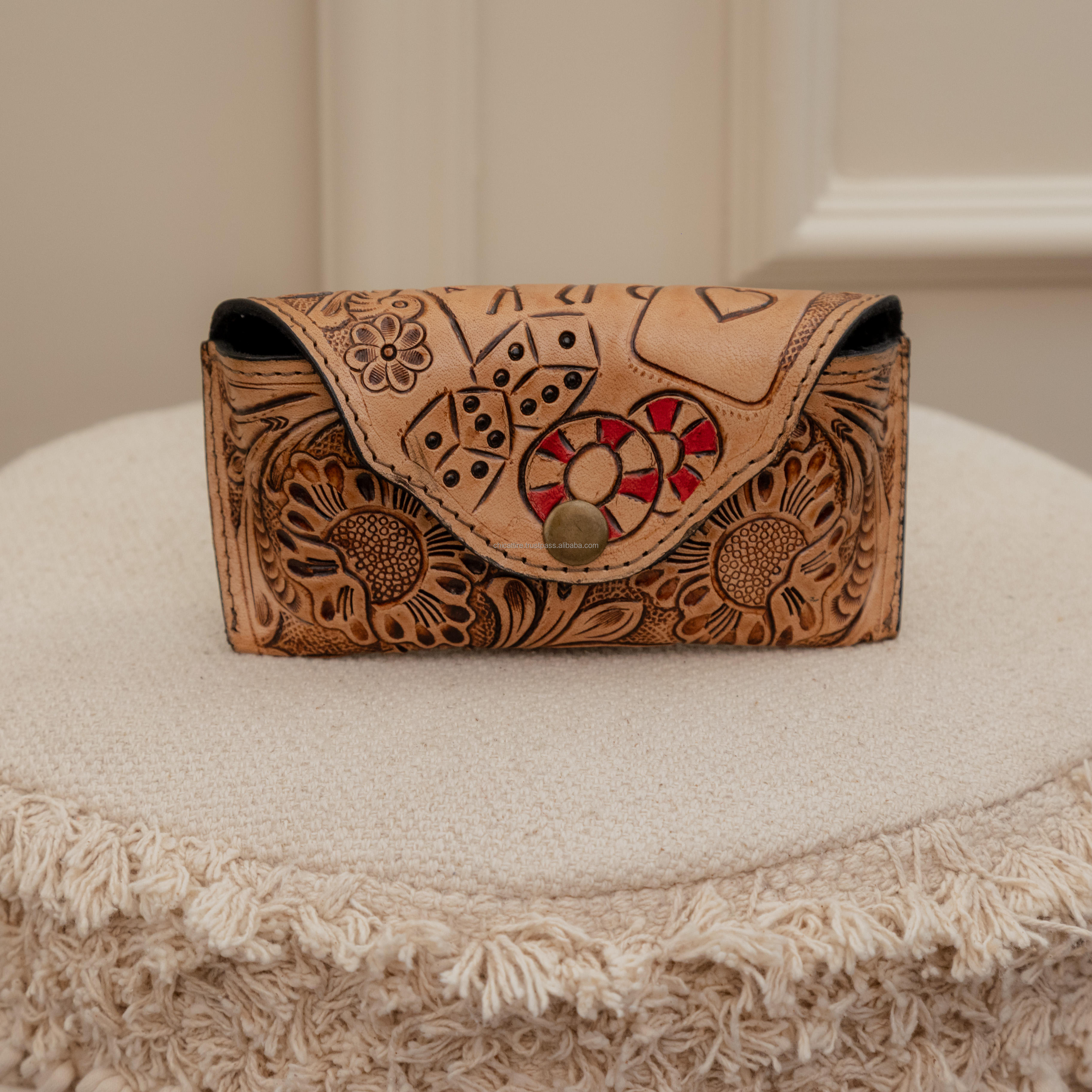 สีน้ำตาล