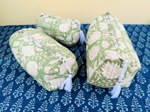 Grande trousse de toilette en coton matelassé imprimé au bloc |   Cadeau idéal |   Fait main |   Trousse de toilette |   Pochette de toilette à motifs imprimés, accessoire de voyage - Product Image 3