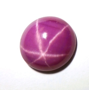 Rubis étoilé rond 12x12 mm 9 carats, cabochon poli créé en laboratoire avec effet étoile à 6 branches pour la fabrication de bijoux - Product Image 1