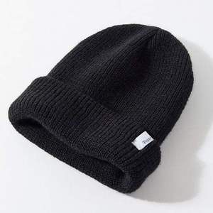 Bonnet unisexe en tricot souple avec tissu côtelé extensible, léger et chaud pour l'hiver, idéal pour un usage quotidien en extérieur - Product Image 3