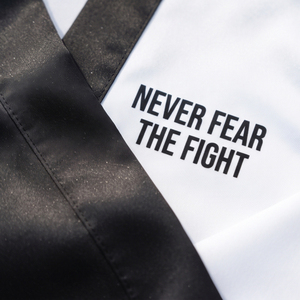 Robe de boxe professionnelle légère en satin à capuche – Tenue personnalisée pour les combats de boxe et l'entraînement aux arts martiaux - Product Image 5