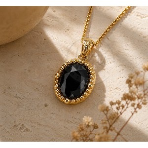 Colgante de Ónix Negro con Bisel Chapado en Oro y Diseño Martillado de Lujo para Mujer, Joyería Artesanal - Product Image 3