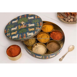 Boîte à épices en laiton Pichwai finie à la main – Cadeau culinaire haut de gamme – Ensemble élégant pour l'inauguration de la maison et les mariages - Product Image 5