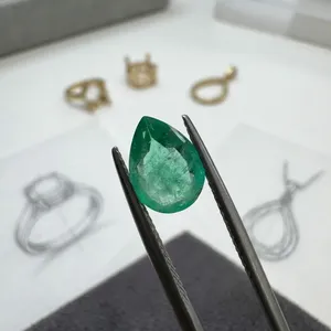 Émeraude Verte Naturelle Colombienne Coupe Poire 1.95CT Pierre Précieuse Libre avec Effet de Couleur pour la Fabrication de Bijoux Zehra Gems Jeweller - Product Image 4