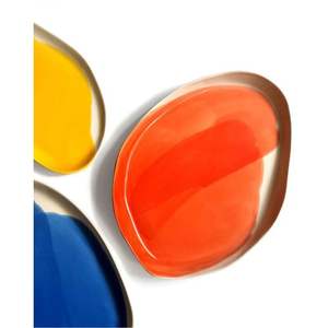 Ensemble de plateaux de service en métal irréguliers faits à la main, assiettes décoratives abstraites et colorées émaillées, vaisselle moderne pour la décoration intérieure, vente en gros - Product Image 2